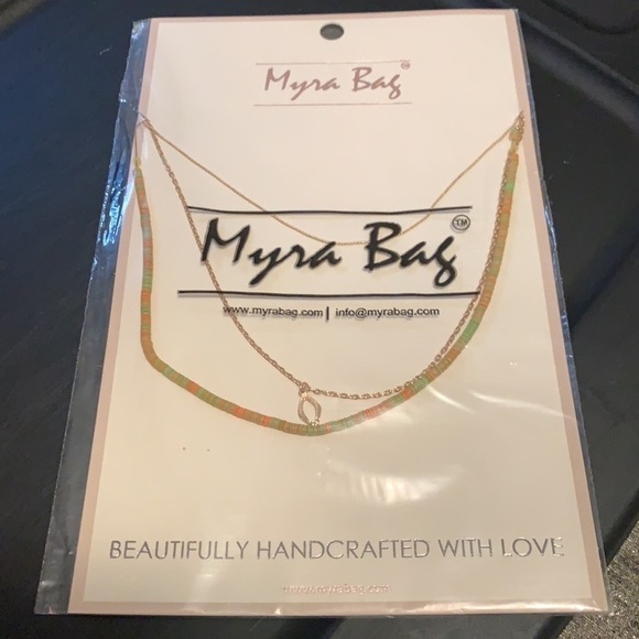 Triple strand golden and beaded necklace, new - Picture 4 of 6